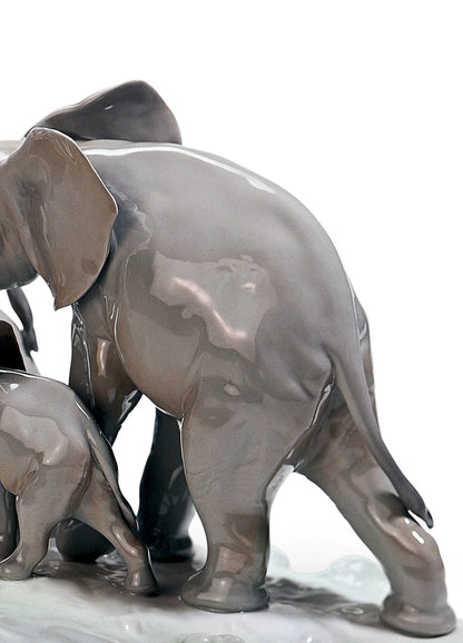 Elephants Walking Figurine (Lladro)