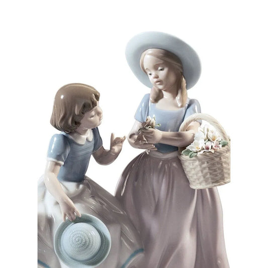 Girlfriends Figurine (Lladro Special Order)