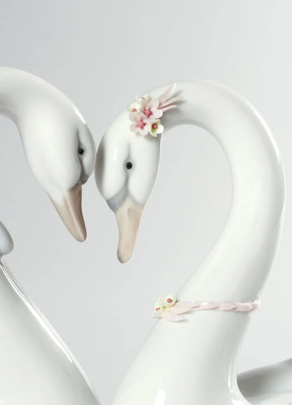 Endless Love Swans (Lladro Special Order)