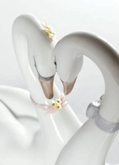 Endless Love Swans (Lladro Special Order)