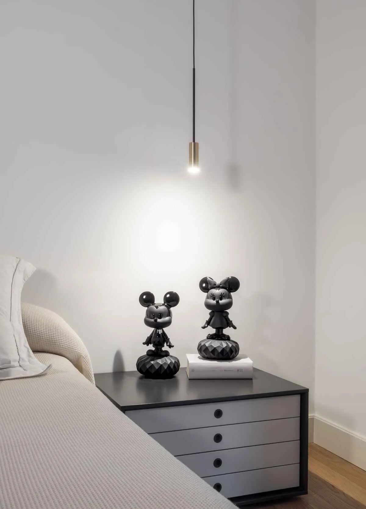 Minnie Total Black Sculpture (Lladro Special Order)