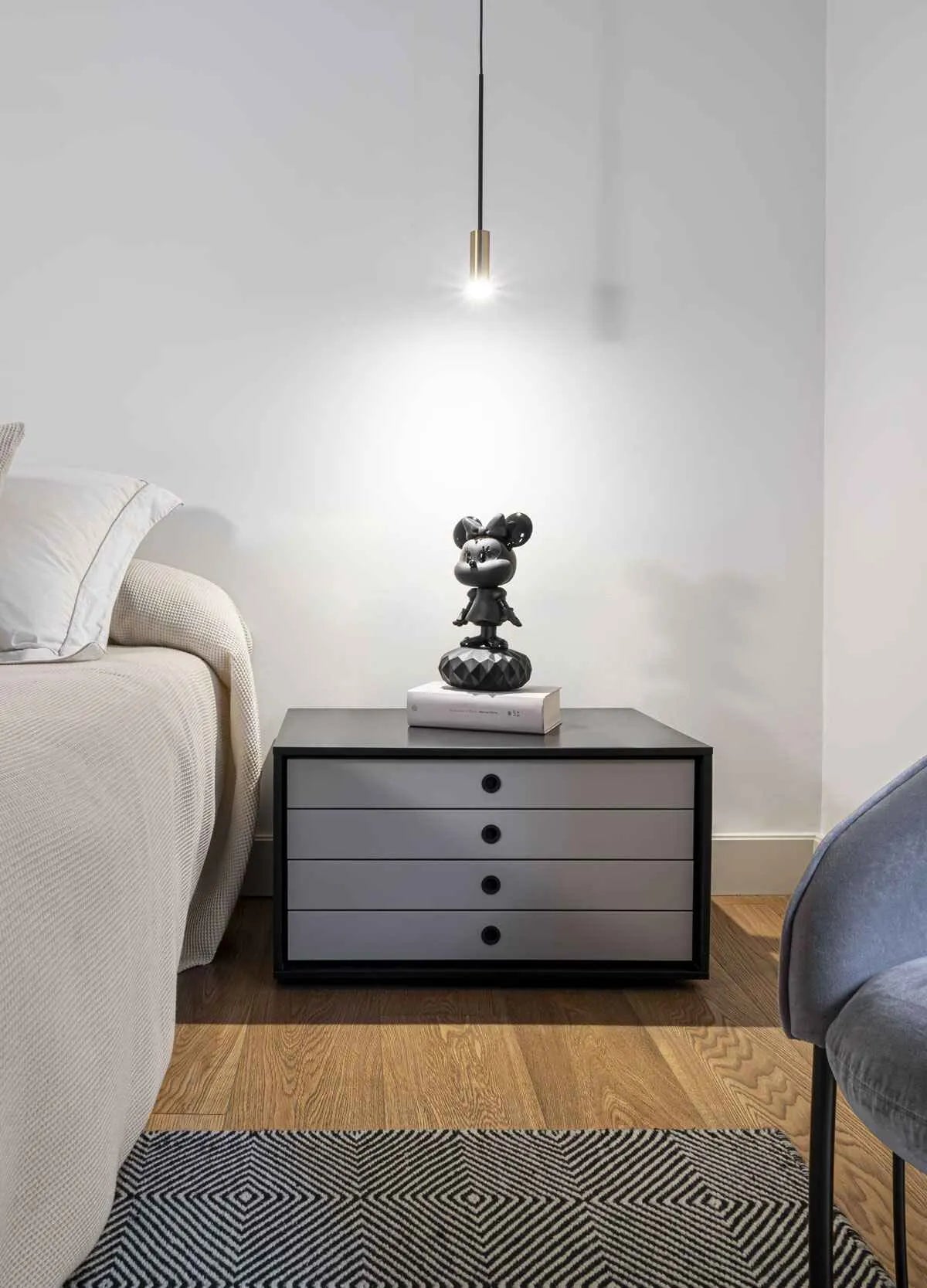 Minnie Total Black Sculpture (Lladro Special Order)