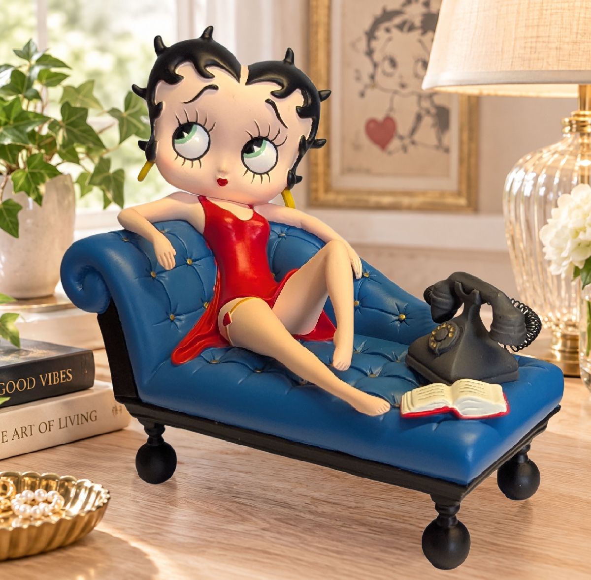 Betty Boop On Blue Chaise Lounge (Betty Boop)
