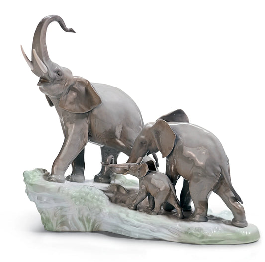 Elephants Walking Figurine (Lladro)