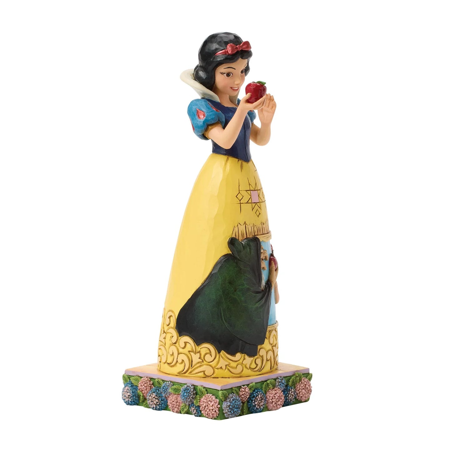 A Poisoned Promise (Snow White Dress Scene Figurine) PRE ORDER DUE Q3