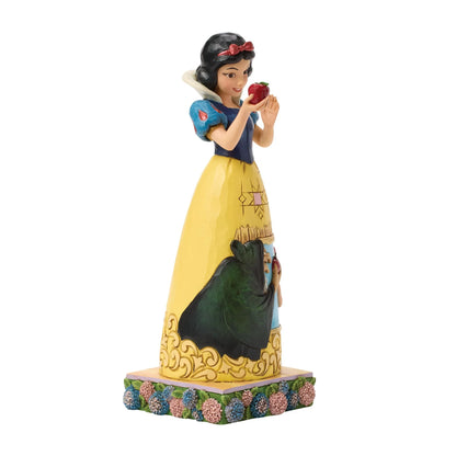 A Poisoned Promise (Snow White Dress Scene Figurine) PRE ORDER DUE Q3
